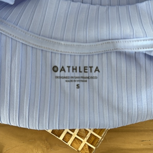 Athleta Rib Crop Rashguard - Picture 8 of 9